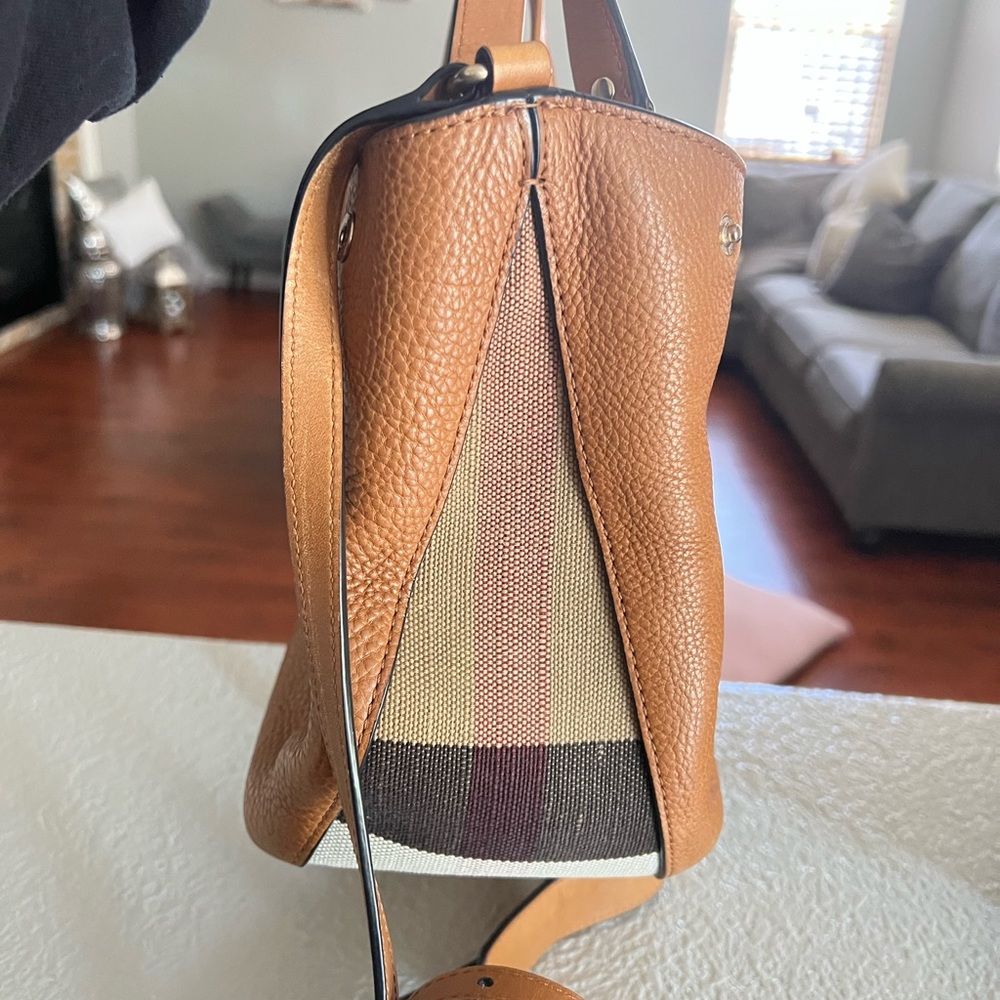 Burberry bag with Matching wallet - Picture 2 of 9